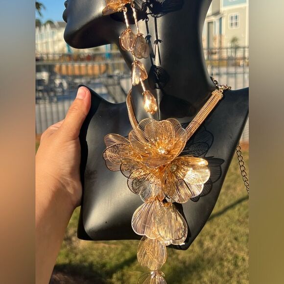 Zara Floral Gold Plated Necklace Earrings set - Picture 12 of 13